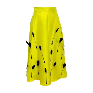 Falda bordada con plumas